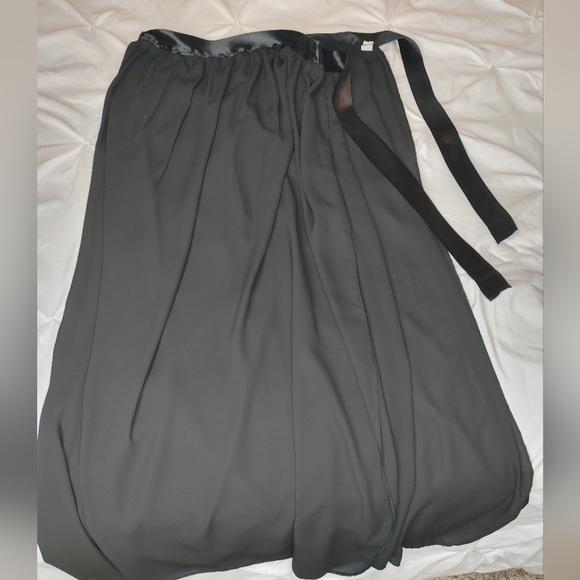 Black Tie Side Maxi Beach Sarong, Black O/S - Picture 10 of 13